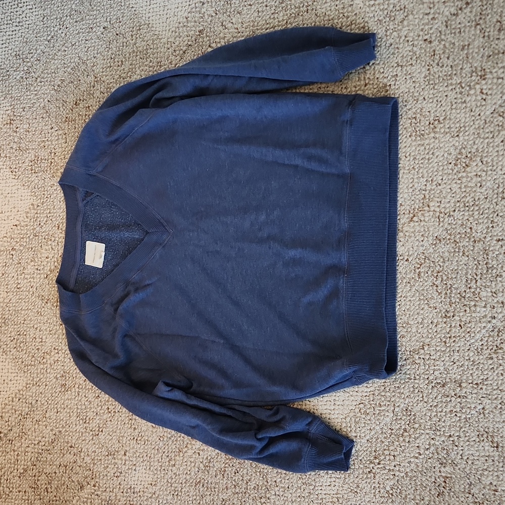 American Eagle vneck Sweatshirt
